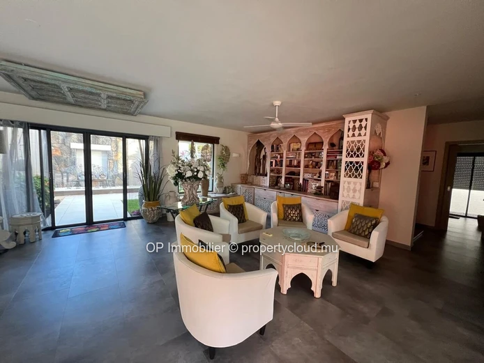 Luxurious RES Villa in Grand Baie with Private Pool - Fully Furnished, Close to Amenities - Don't Miss Out! €.