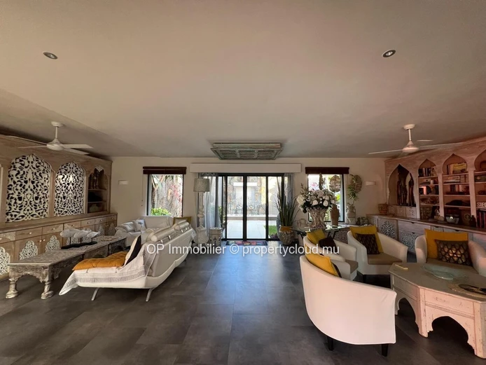 Luxurious RES Villa in Grand Baie with Private Pool - Fully Furnished, Close to Amenities - Don't Miss Out! €.