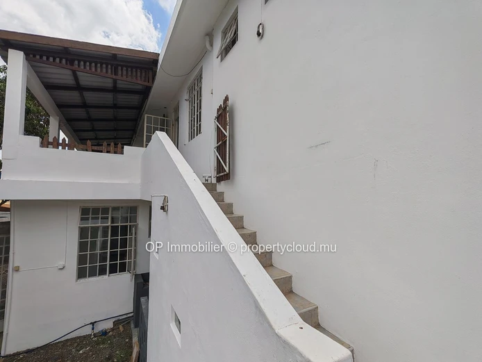 Maison familiale 7 chambres à vendre à Beau Bassin - 402m²