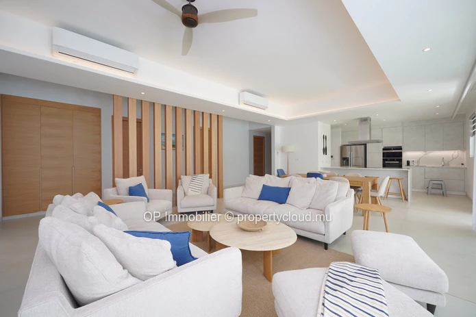 Luxury Apartment in Grand Baie with Shared Pool - Perfect for Foreign Buyers! 3 Beds, Fully Furnished, Close to Ameni...