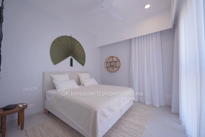 Luxury Apartment in Grand Baie with Shared Pool - Perfect for Foreign Buyers! 3 Beds, Fully Furnished, Close to Ameni...