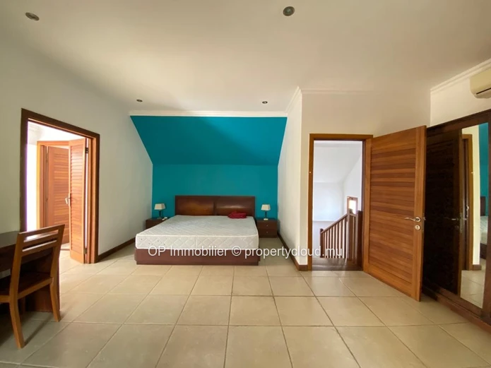 Maison à vendre à Péreybère, Grand Baie, 287m², terrain 600m², 3 chambres, piscine privée, garage, meublée, climatisé...