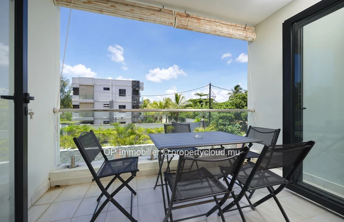Bel appartement R+2 à vendre à Péreybère, Grand Baie. 112m², 3 chambres, piscine commune, meublé, climatisé. Proche d...