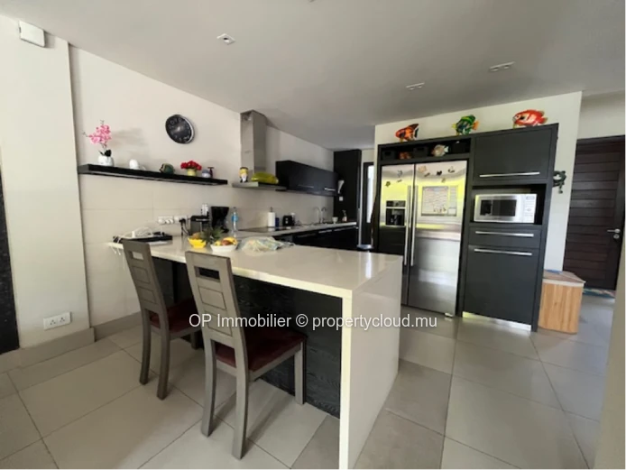 Stunning Beachfront Townhouse with Private Pool in Rivière Noire - Black River Area! 186m², Furnished, Sea Views, Boa...