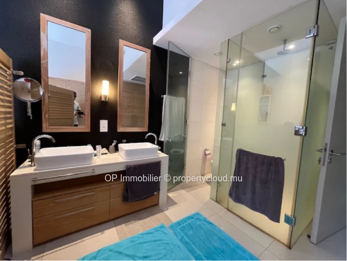 Stunning Beachfront Townhouse with Private Pool in Rivière Noire - Black River Area! 186m², Furnished, Sea Views, Boa...