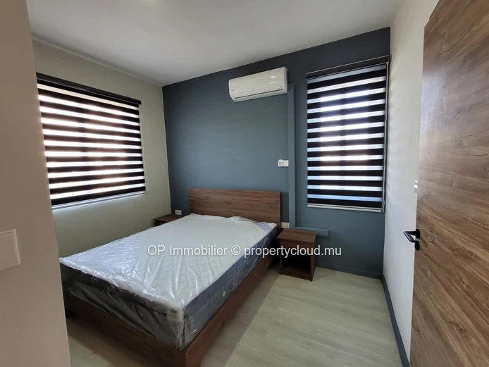 Appartement R+2 à vendre à Flic en Flac, 78m², 2 chambres, piscine commune, meublé, garage, salle de gym, Rs.