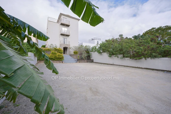 Apartment building for sale