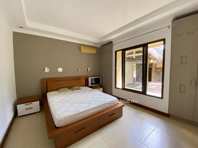 Maison à vendre à Péreybère, Grand Baie, 287m², terrain 600m², 3 chambres, piscine privée, garage, meublée, climatisé...
