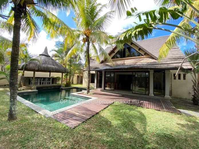 Maison à vendre à Péreybère, Grand Baie, 287m², terrain 600m², 3 chambres, piscine privée, garage, meublée, climatisé...