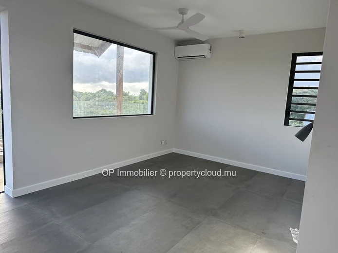 4-Bedroom Furnished House with Private Pool in Charmoze