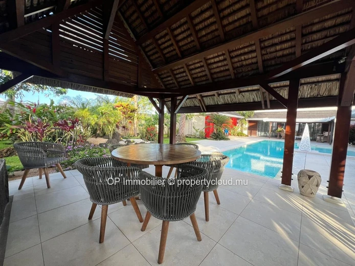 Luxurious RES Villa in Grand Baie with Private Pool - Fully Furnished, Close to Amenities - Don't Miss Out! €.