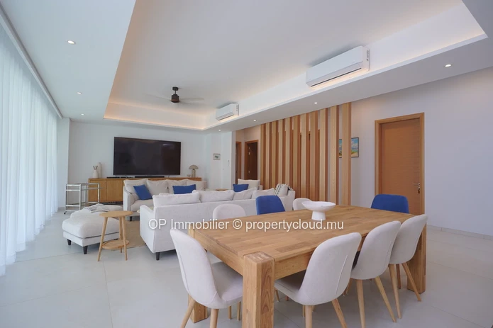 Luxury Apartment in Grand Baie with Shared Pool - Perfect for Foreign Buyers! 3 Beds, Fully Furnished, Close to Ameni...