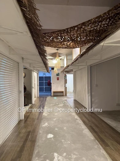 "Charming 11m² Shop for Rent in Prime Curepipe Location - Parking, Lift, Close to Bus Stop & Shops! Only Rs 12,000"