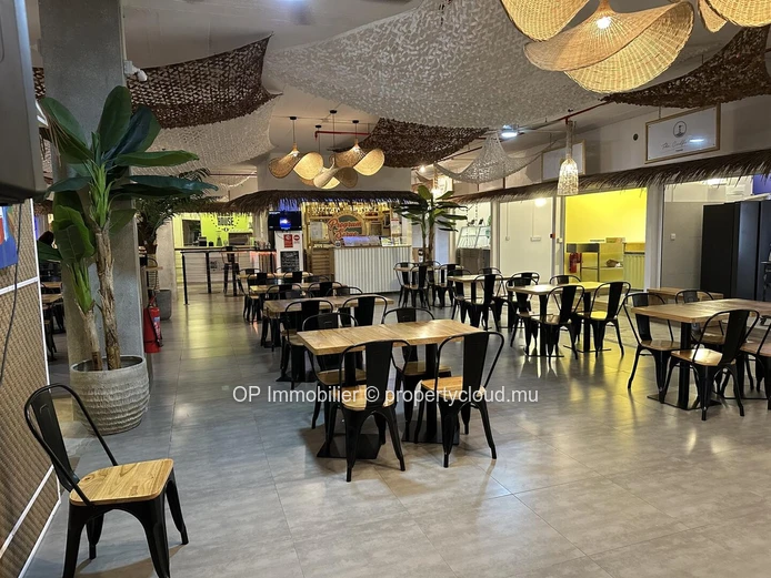 "Charming 11m² Shop for Rent in Prime Curepipe Location - Parking, Lift, Close to Bus Stop & Shops! Only Rs 12,000"