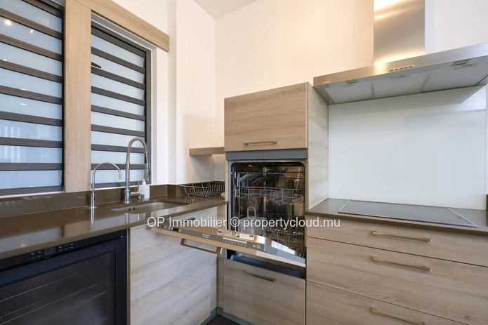 Luxury RES Apartment in Mon Choisy w/ Communal Pool, Fully Furnished, Close to Amenities - Only 530 000 €