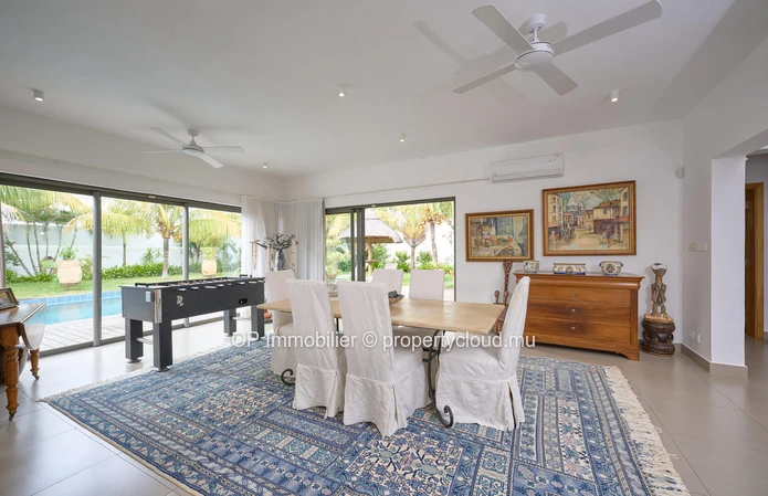 Villas PDS à vendre Grand Baie, 362m² habitables, terrain 1.185m², 4 chambres, bureau, piscine privée. Prix €.