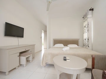 25 Bedroom Hotel