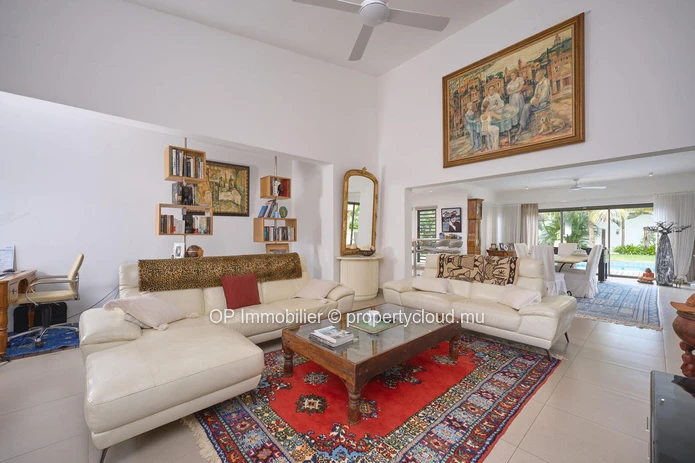 Villas PDS à vendre Grand Baie, 362m² habitables, terrain 1.185m², 4 chambres, bureau, piscine privée. Prix €.