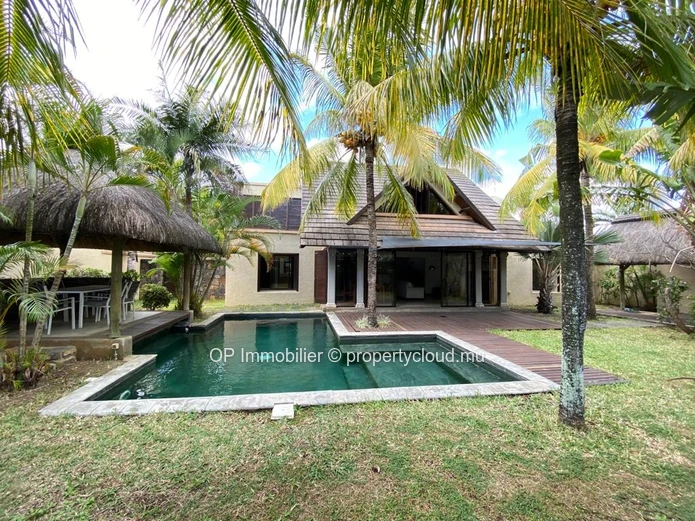 Maison à vendre à Péreybère, Grand Baie, 287m², terrain 600m², 3 chambres, piscine privée, garage, meublée, climatisé...
