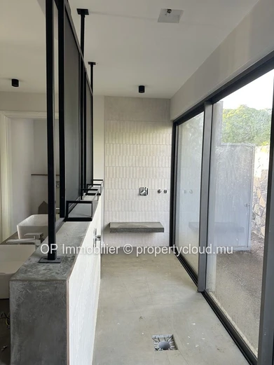 4-Bedroom Furnished House with Private Pool in Charmoze