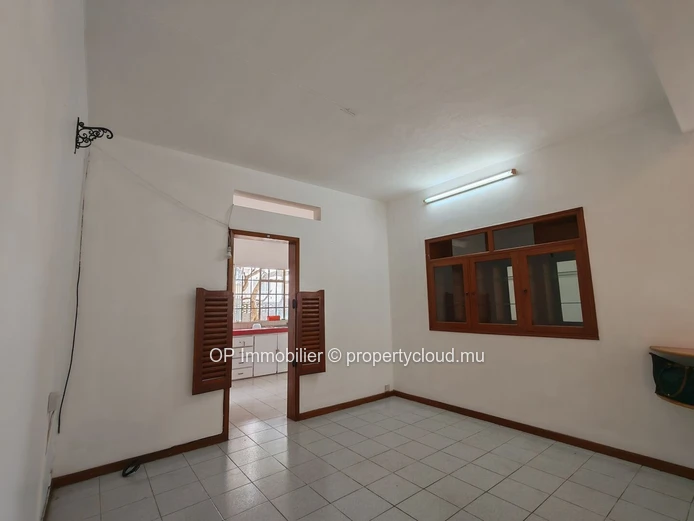 Maison familiale 7 chambres à vendre à Beau Bassin - 402m²