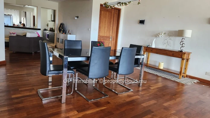 Appartement à vendre à Rivière Noire 215m² avec piscine privée et 3 chambres