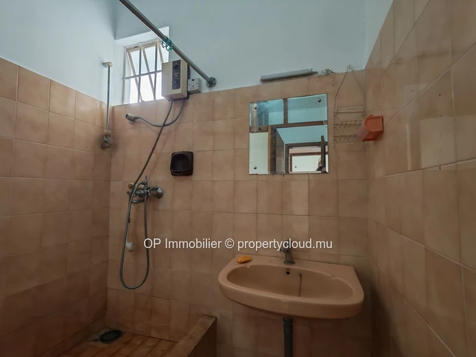 Maison familiale 7 chambres à vendre à Beau Bassin - 402m²