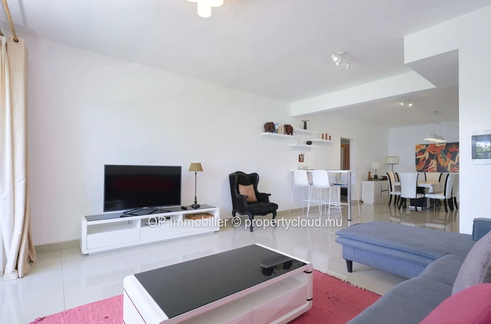 Bel appartement R+2 à vendre à Péreybère, Grand Baie. 112m², 3 chambres, piscine commune, meublé, climatisé. Proche d...