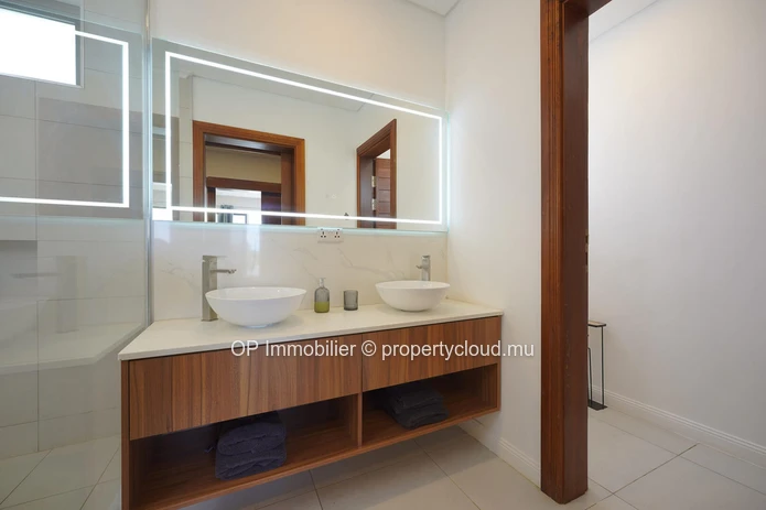 Luxury G+2 Apartment with Pool in Pointe aux Canonniers - Fully Furnished with Garage & Fitness Room, Close to Amenit...