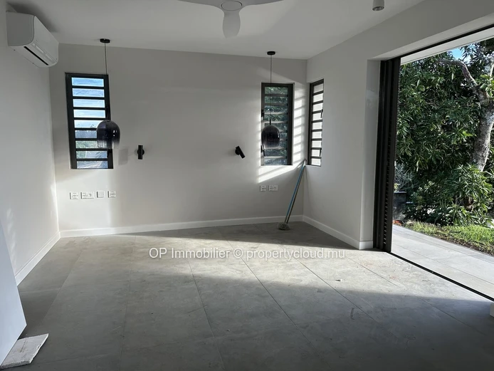 4-Bedroom Furnished House with Private Pool in Charmoze