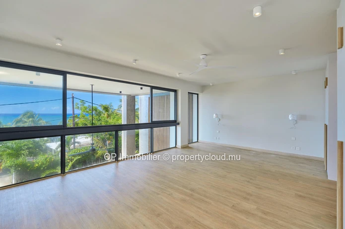 Luxurious G+2 Apartment with Stunning Sea Views and Communal Pool in Pointe aux Canonniers - €1.5M