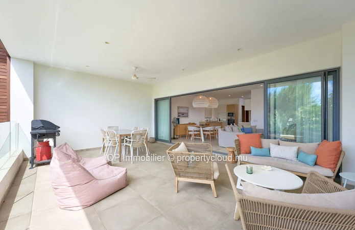 3-bedroom apartment with a pool for sale in Pointe aux Canonniers