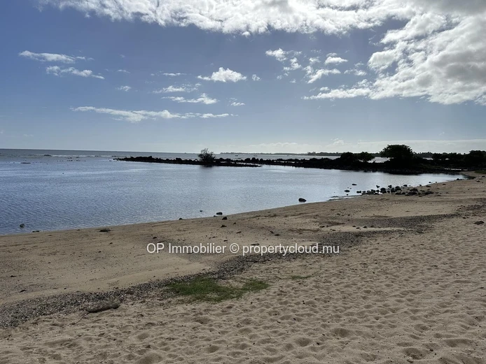 Luxury Beachfront Apartment with Pool in Trou aux Biches